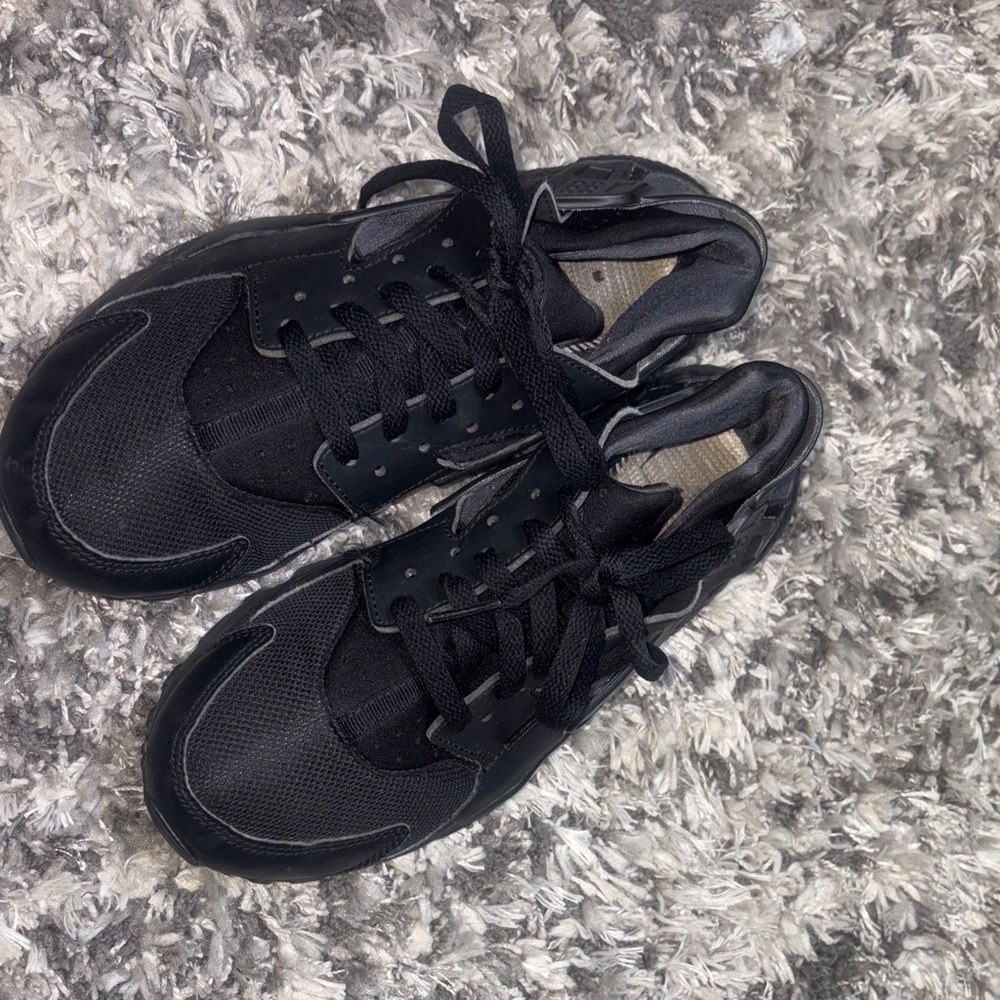 Nike Hurache Size 7 Black Athletic Boys Sneakers